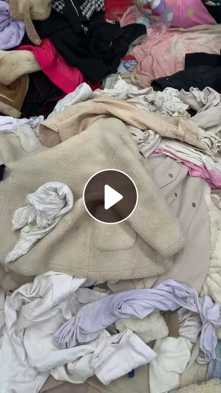 长期出售旧衣服分拣货，现货有白料，大白，开花料，现货四五吨，货在河北邯郸
