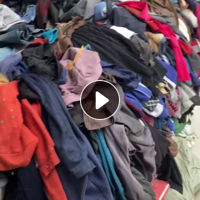 长期出售旧衣服分拣货，黑料，下脚料，现货四五吨，货在河北邯郸