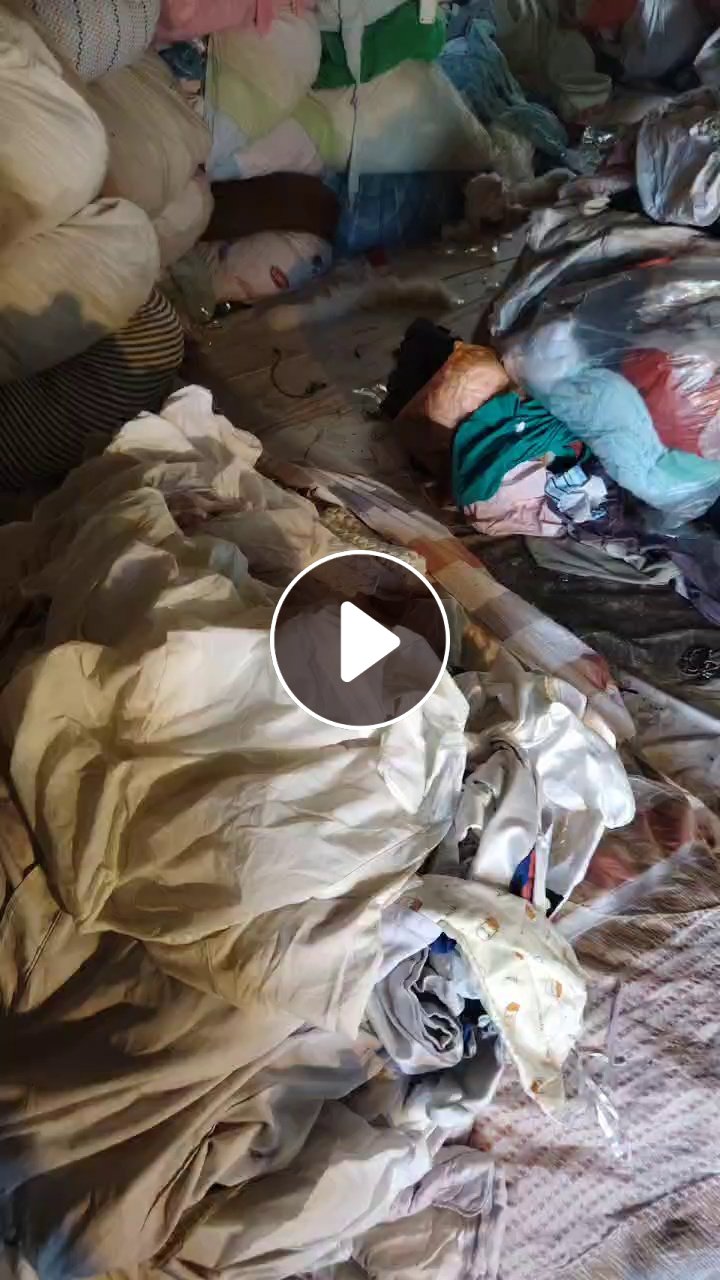 长期出售旧衣服大白，边上带点别的颜色，基本上都是白色，货有6吨左右，货在浙江湖州