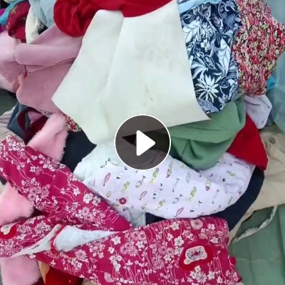长期出售旧衣服黑料，旧衣服开花料，现货10吨以上
