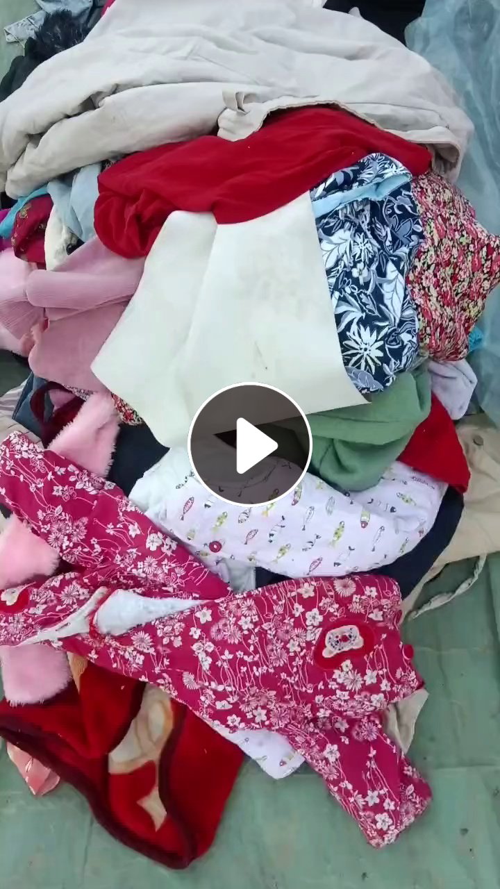 长期出售旧衣服黑料，旧衣服开花料，现货10吨以上