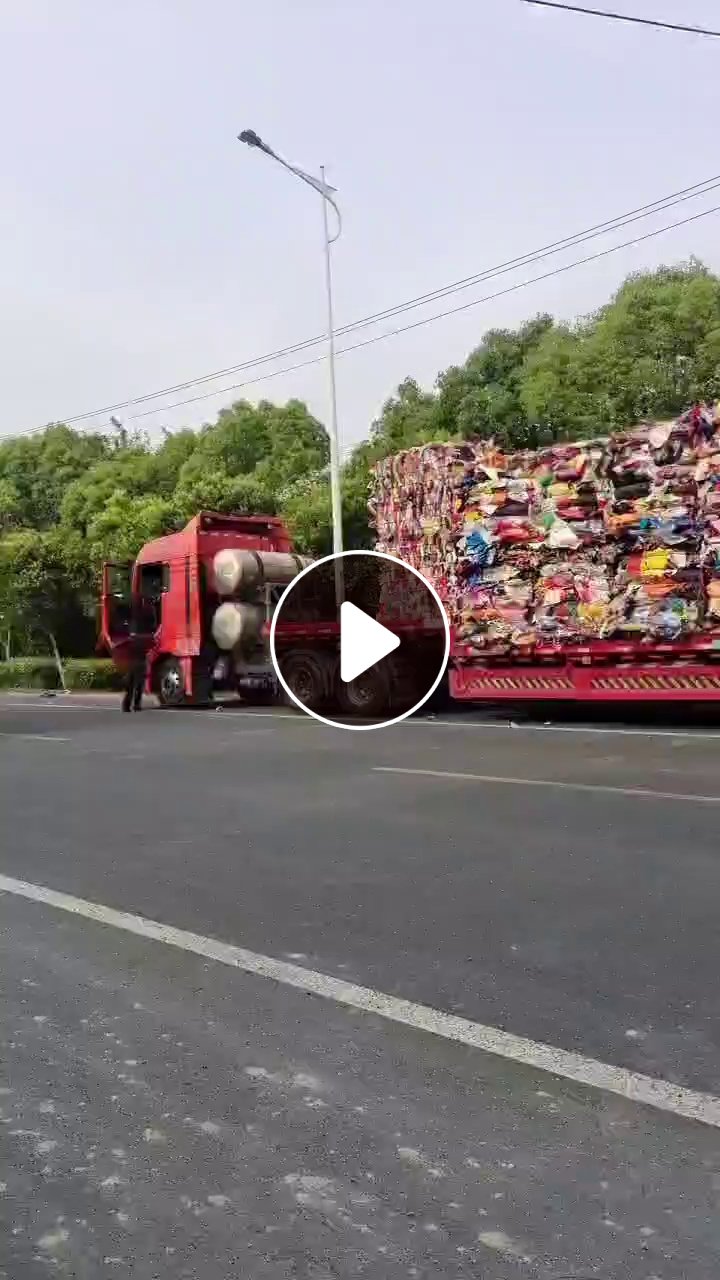 出售纯pp无纺布手提袋边角料，现货1个半挂车