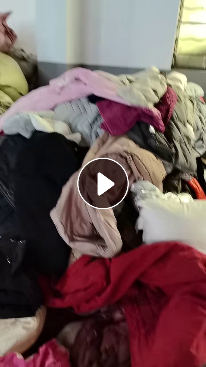 旧衣服分拣厂长期出售羽绒服，旧羽绒，羽绒制品