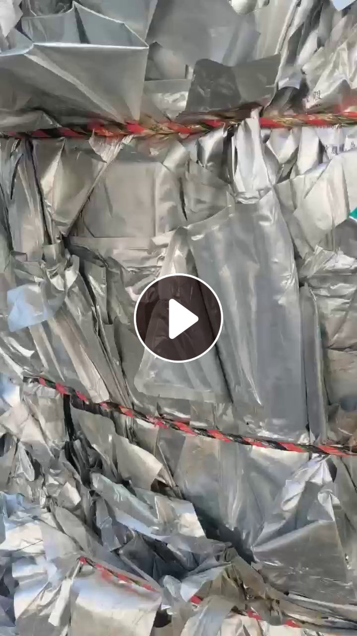 出售吨包内村下来的铝塑膜炼油料，和25kg的铝箔袋混打，现货3车左右