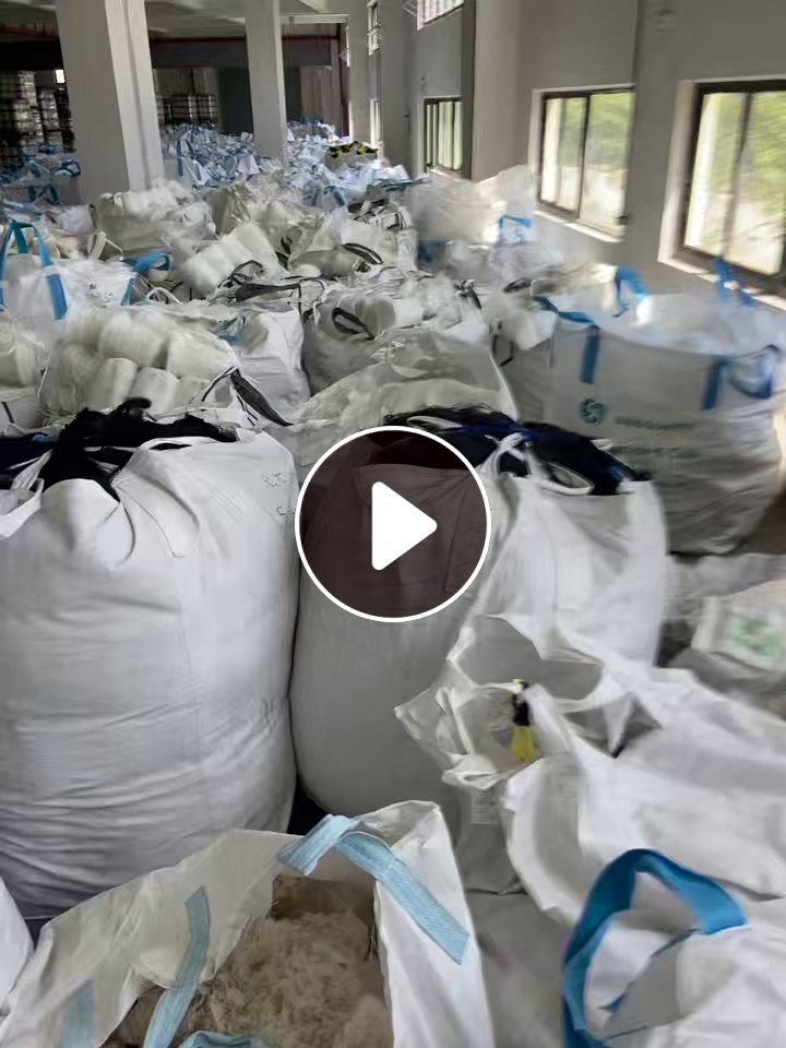 出售单六尼龙废丝，锦纶废丝，现货有20吨，其中有2吨是黑色，货在浙江嘉兴