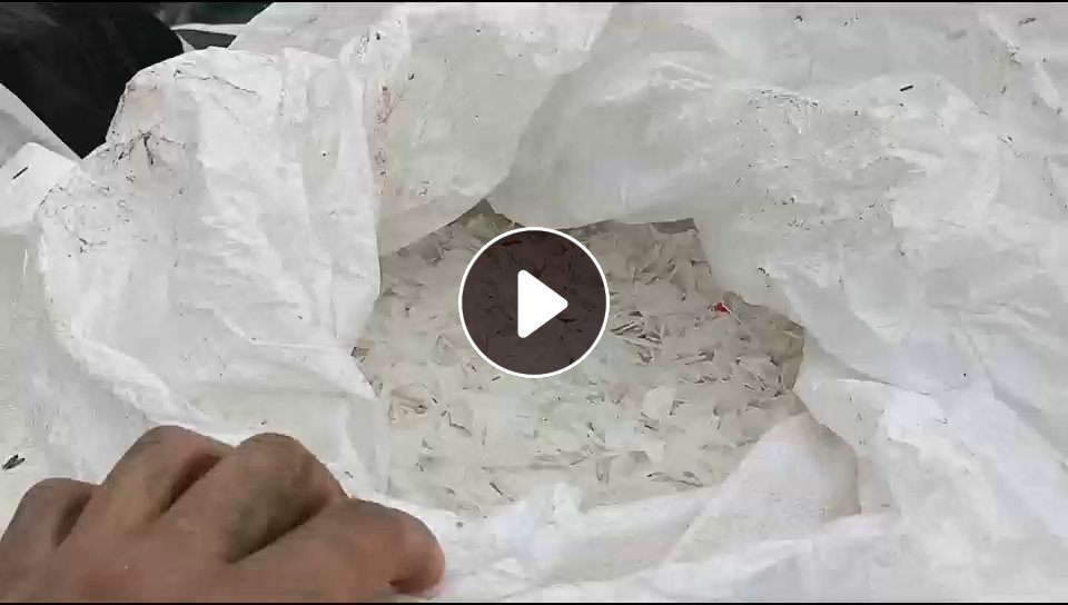 出售尿素桶，老酒壶破碎料，混打在一起的