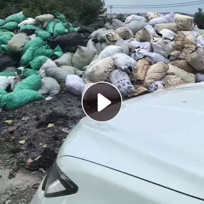 长期出售电子胶，鸡爪料，，橡胶废料，现货有30吨，货在安徽滁州