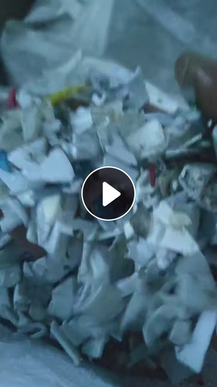 出售涂料桶破碎料，全漂料