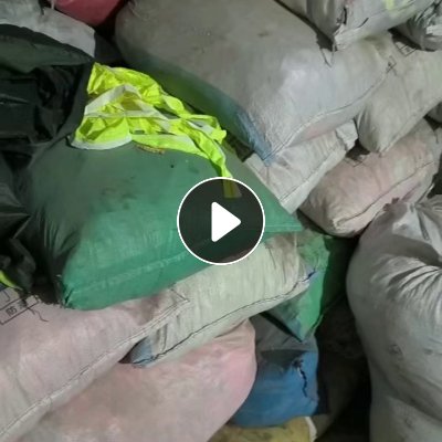 长期出售涤纶复合PVC雨衣边角料，pvc雨衣料，可做交通设施，现货三十吨左右