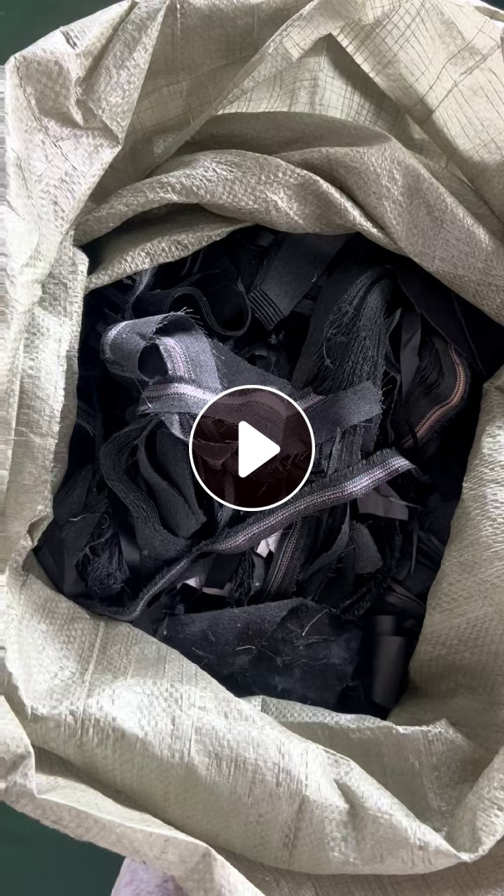 长期出售涤棉废布，涤棉开花料，有分颜色，月供几百吨，货在河南平顶山