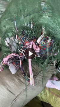 长期出售涤纶废布，涤纶拉丝布，服装厂下来的，造粒用，每个月有60多吨，厂在河南洛阳