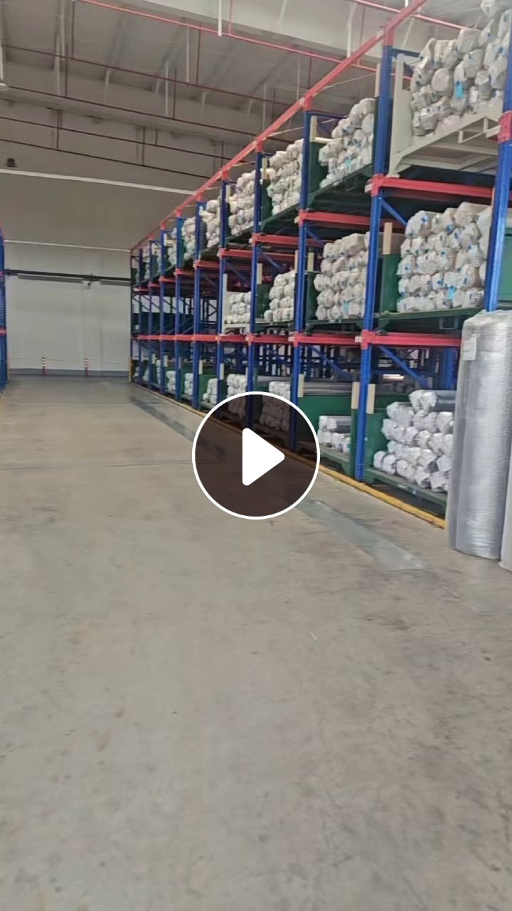 出售厂里退下来的库存布，大小卷布，多数是涤纶材质，这个布主要用于汽车和沙发上，现货有40吨左右