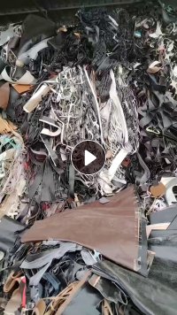 长期出售pvc箱包革边角料，现货上百吨