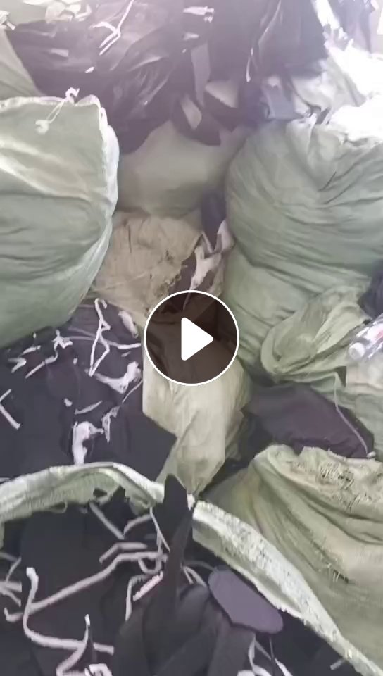 长期出售涤纶废布，飞织废布，边角料，鞋帮布，现货二三十吨