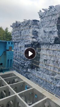 长期大量出售汽车内饰料，涤纶边角料，有带PET膜，可开花可造粒，月供百来吨，货在河北保定