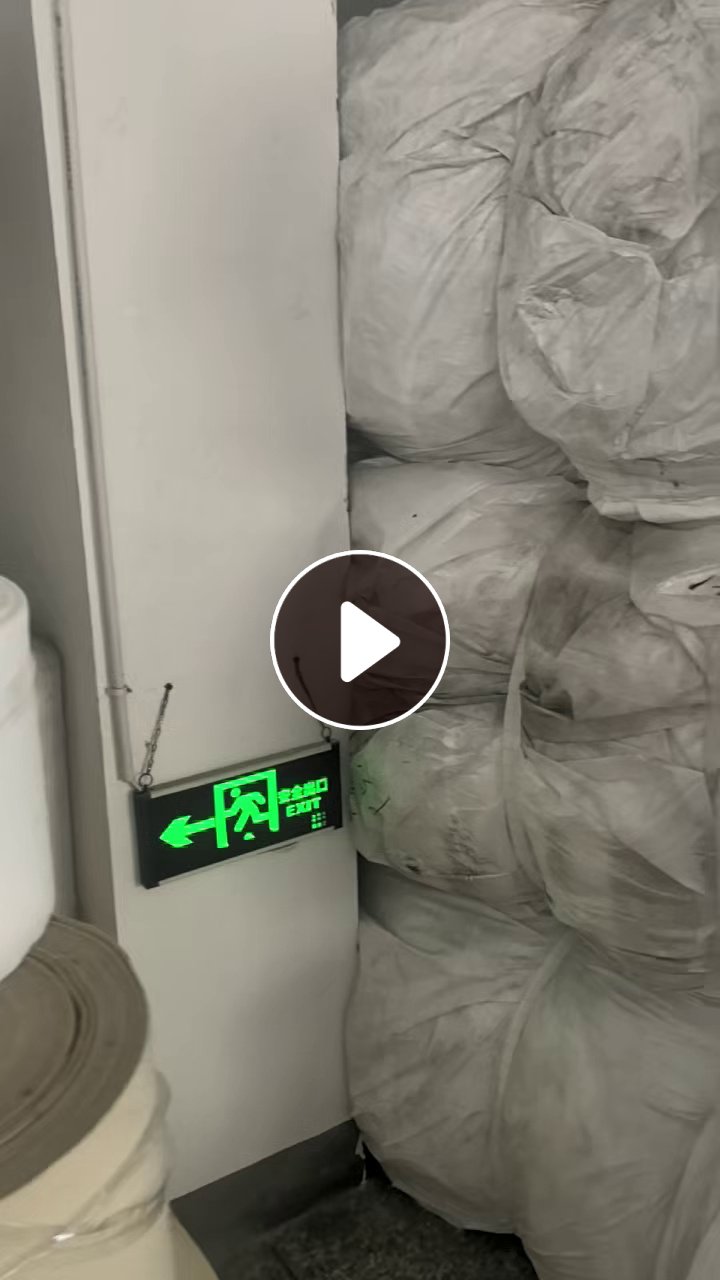 长期出售PA复合PE无纺布，有白色和黑色，白色比较多，造粒用，现货100多吨，货在江苏南通