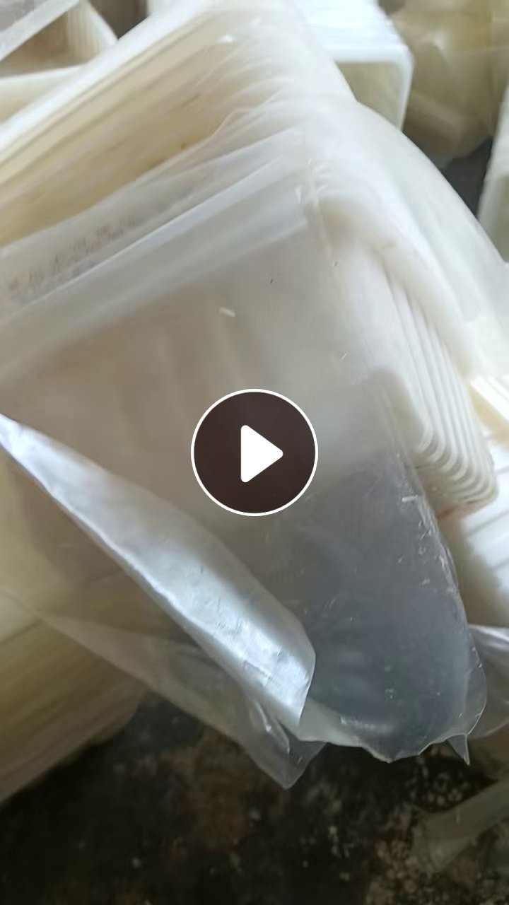 出售乳白餐盒废料，pp饭盒压块，现货8吨