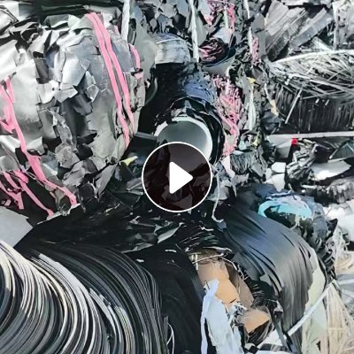 出售黑色阻燃PC薄片毛料，带胶跟不带胶的都有，月供200吨