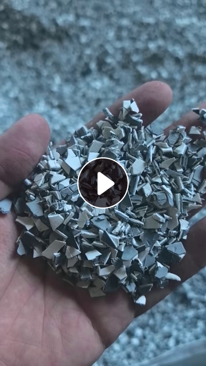 大量出售PVC防水卷材破碎料