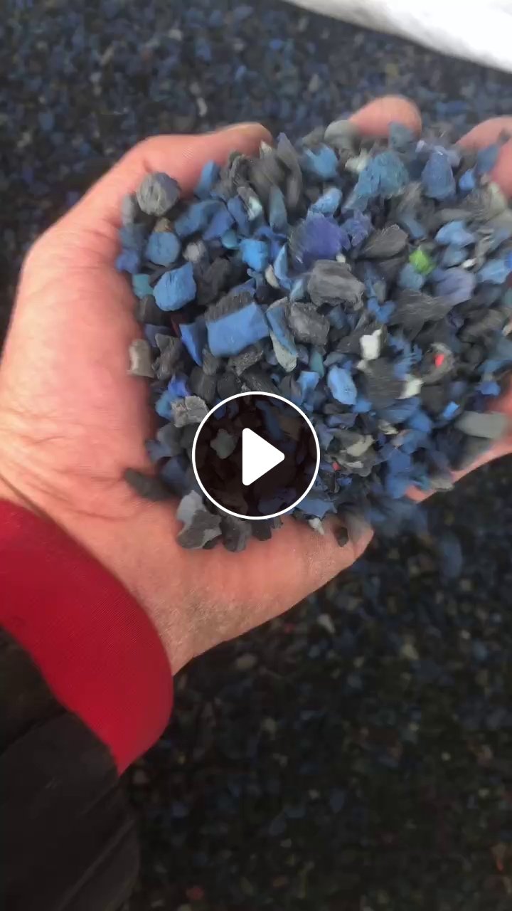 出售橡胶轮子粉碎料，橡胶含90%，尼龙含10%