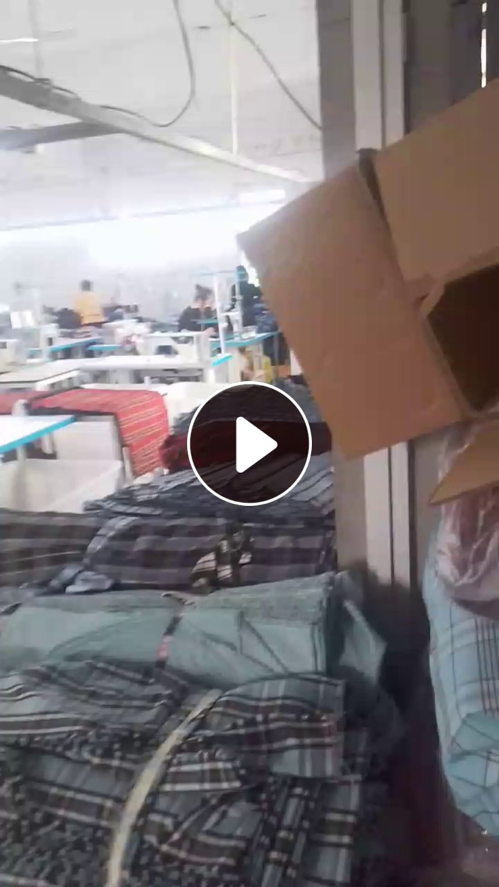 长期出售服装厂下来的涤纶废布，涤纶造粒布，统货，月供10吨左右，货在江苏连云港