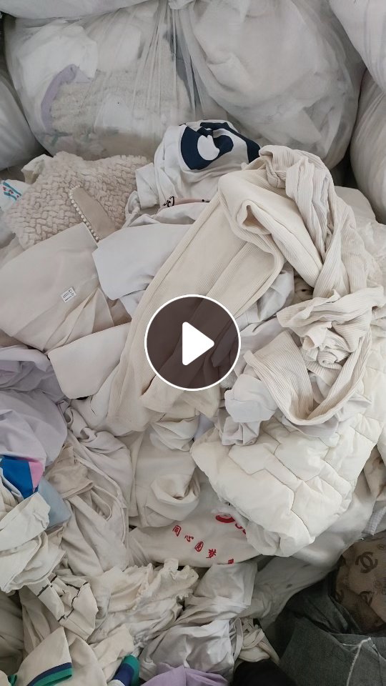 旧衣服分拣厂长期出售旧衣服大白，白料，开花料，月供10吨左右