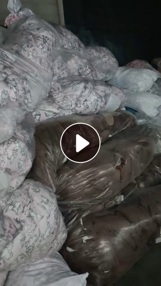 长期出售服装厂下来的棉布，涤棉废布，氨纶废布，不同颜色材质都已分拣好