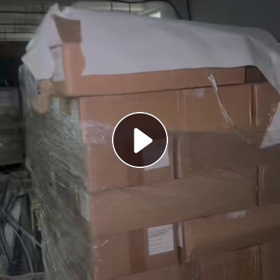 长期出售pet卷膜，厚度9左右，颜色蓝白瓷白都有，现货10吨多吨