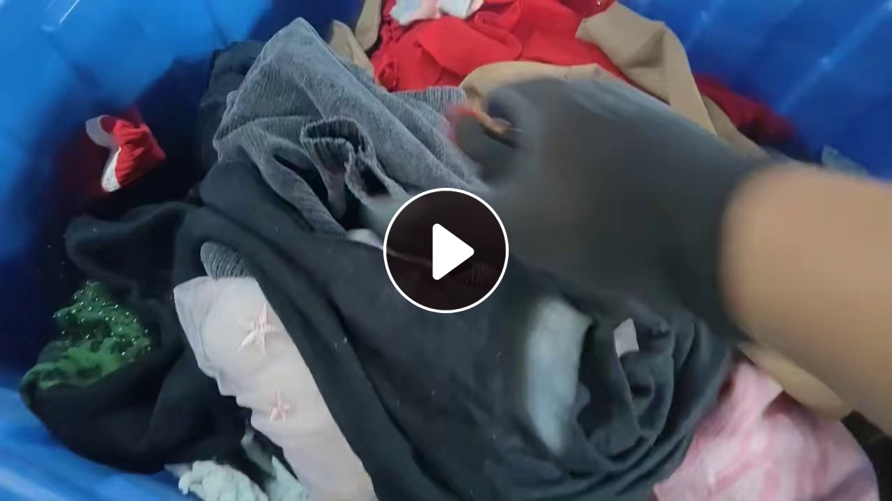 长期出售毛衣统货，旧衣服分拣厂出来的，每个月有40吨，货在山西太原