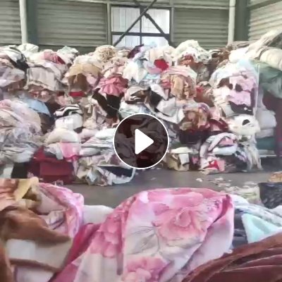 长期出售毛毯布，毛毯大块布，单面绒布，可再加工成毛毯，最小80公分，月供9.6米5车，货在江苏宿迁