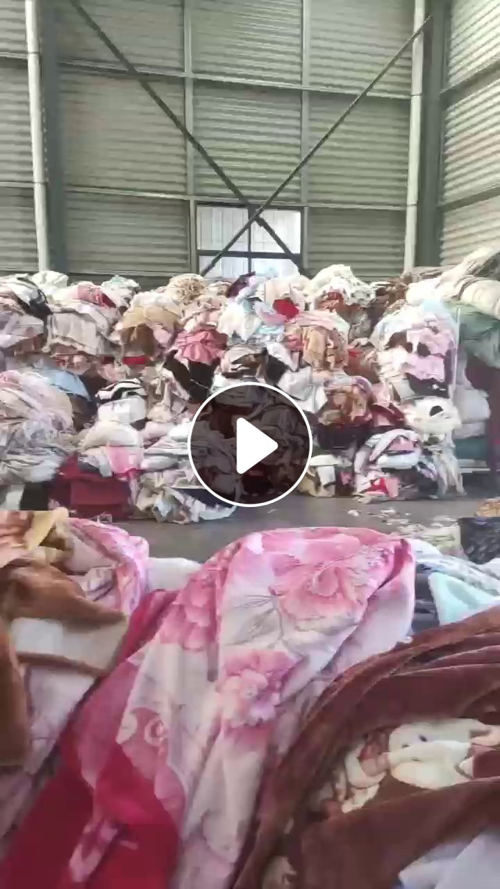 长期出售毛毯布，毛毯大块布，单面绒布，可再加工成毛毯，最小80公分，月供9.6米5车，货在江苏宿迁