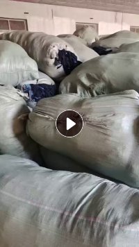 长期出售摇粒绒边角料摇粒绒下脚料,上衣厂下来的,纯涤纶的,可以造粒用,每个月有40吨左右