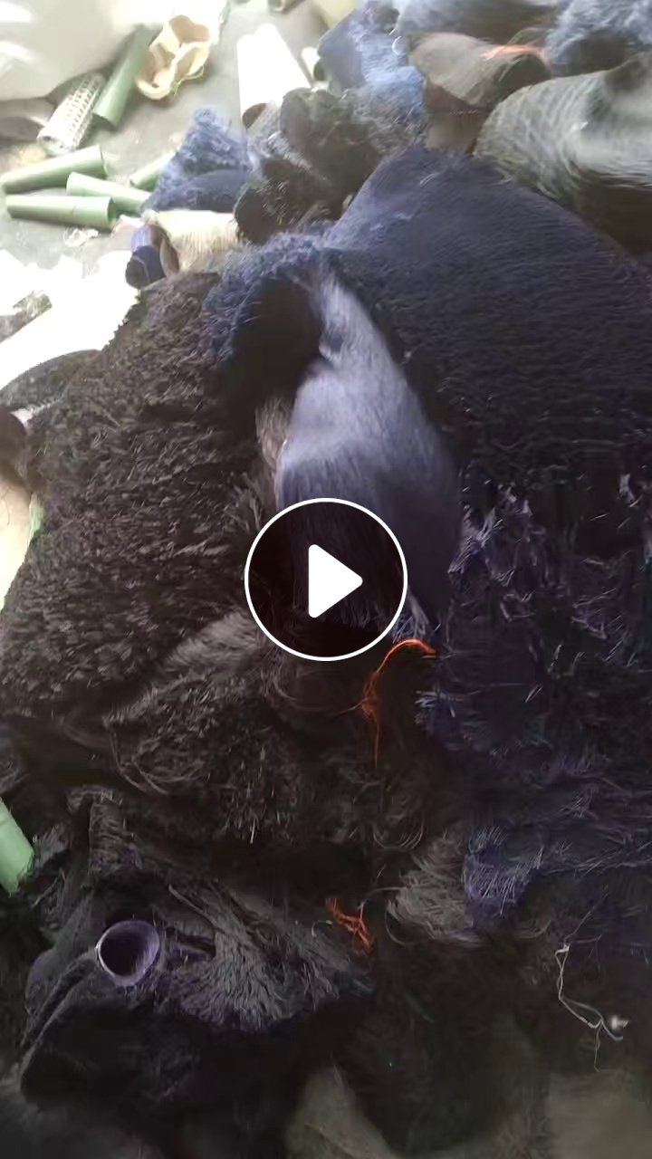 长期出售线管割下来的涤纶废丝，涤纶干丝，有黑色跟白色两种，白色几十吨