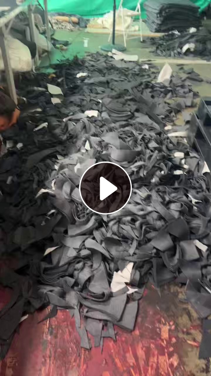 长期回收羊毛下脚料，羊毛大衣服装厂裁下来的，每个月需要100多吨，开毛用，厂在江苏苏州