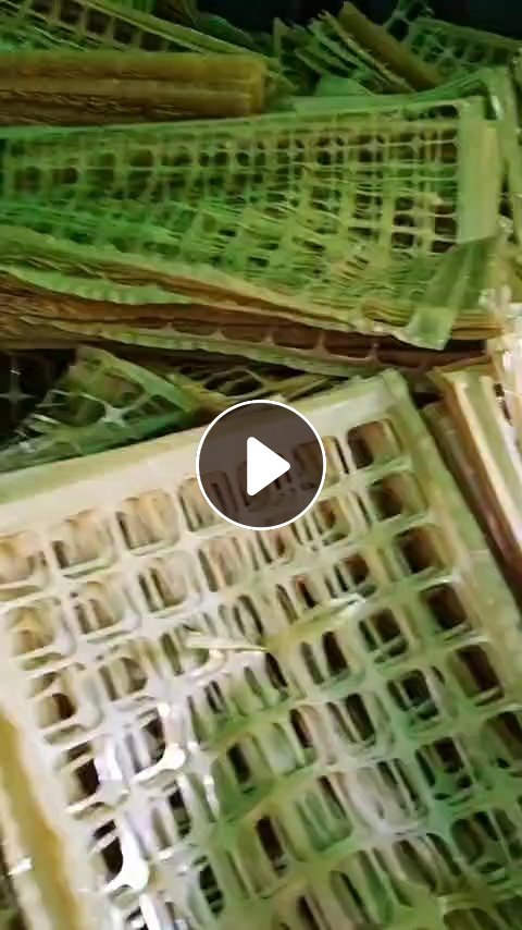 厂家出售PET吸塑盒边料，食品厂下来的边料，透明，带颜色的都有，月供20吨左右