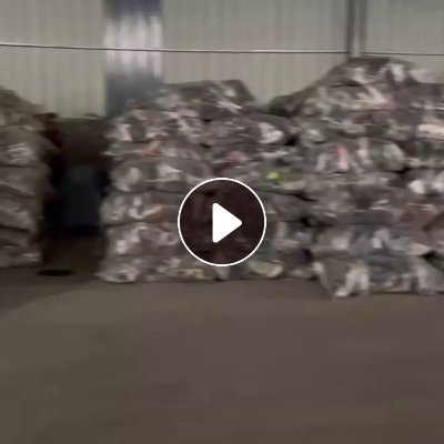 旧衣服分拣厂长期出售旧衣服分拣货，现在旧衣服大白，二白，黑料都够车，货在陕西咸阳