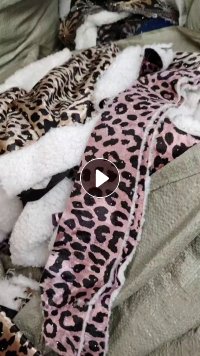 长期出售服装厂下来的边角料，废布料，现货两吨左右