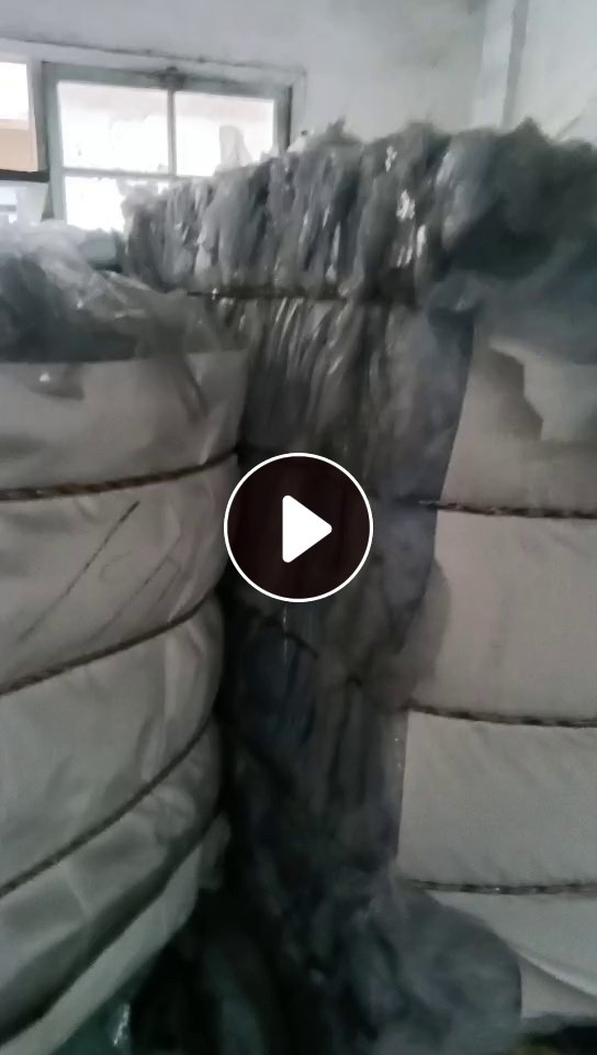 大量出售PVC膜废料，带胶的，现货100多吨