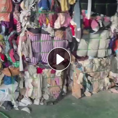 长期出售旧衣服黑料，下脚料，燃烧料，有压包，现货有15吨，货在江苏南通海安