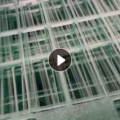 出售PC片材料，PC薄片毛料，上面是有带一层pe膜，可以分离的，月供20吨左右