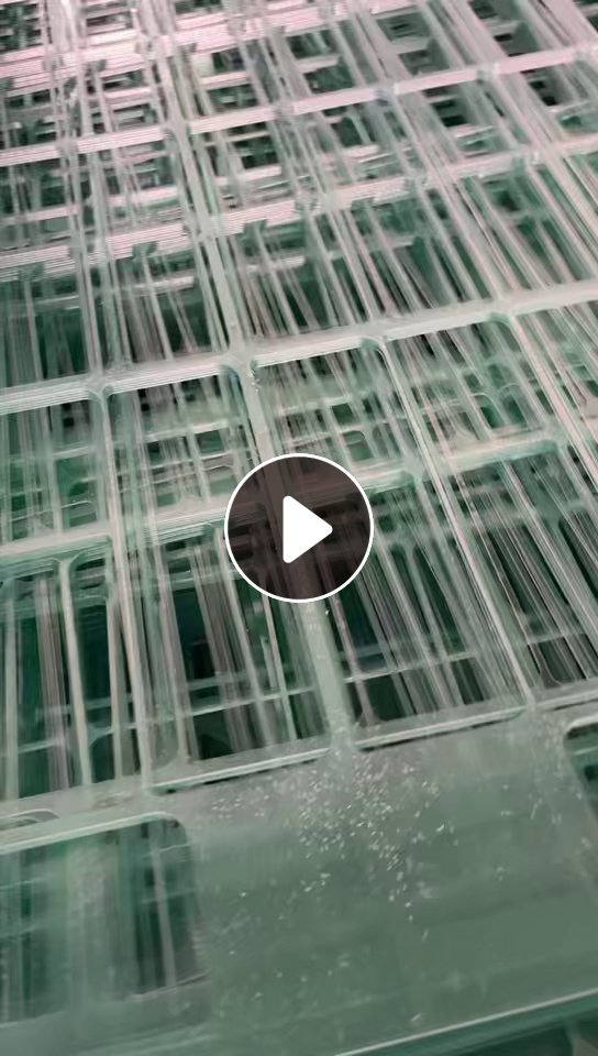 出售PC片材料，PC薄片毛料，上面是有带一层pe膜，可以分离的，月供20吨左右