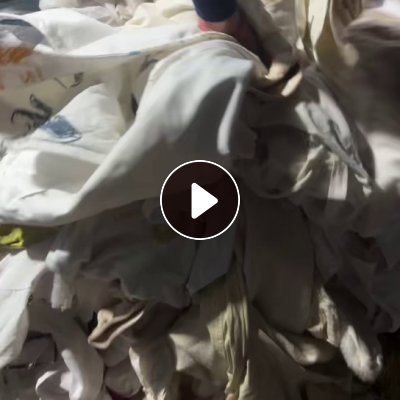 长期出售旧衣服分拣货，旧衣服大白，白料黑料，白料月供9.6米一车，黑料月供9.6米2车，货在安徽六安