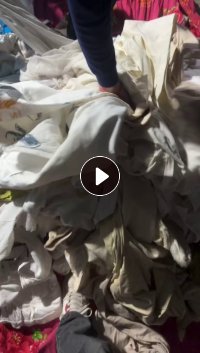 长期出售旧衣服分拣货，旧衣服大白，白料黑料，白料月供9.6米一车，黑料月供9.6米2车，货在安徽六安