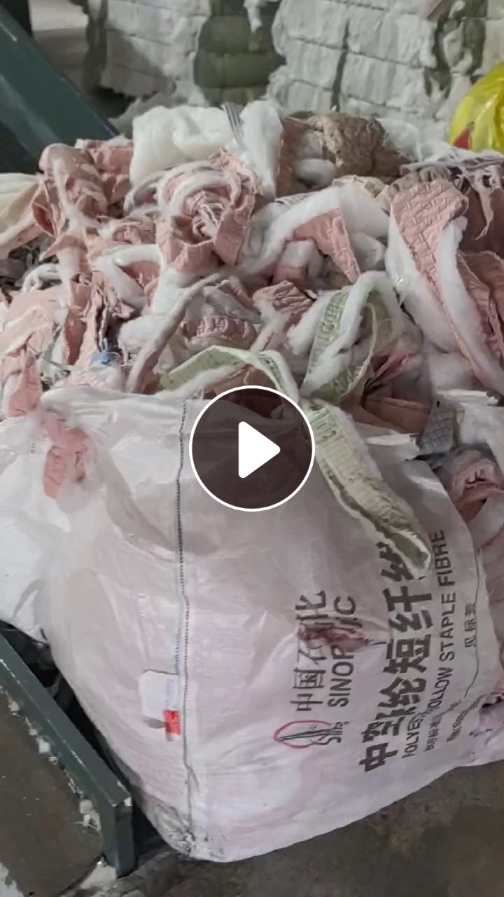 出售浅色床垫边角料，绗棉，开花料，现货有20吨，货在江苏南通