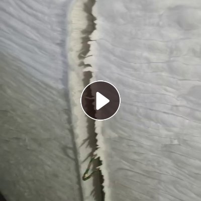 出售一批精梳再生棉，漂白再生棉，纺纱可纺19支，有个别的色点，完全不接受色点的，不要买