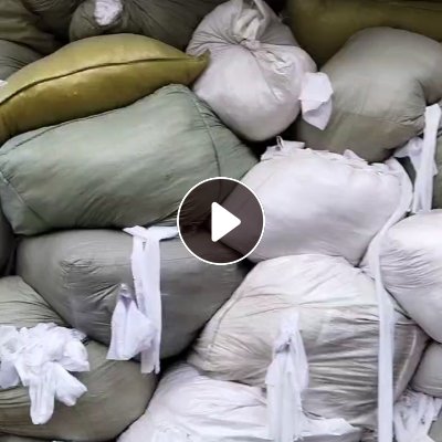长期出售漂白涤棉开花料，家纺厂边角料，含棉10%左右，开花料，现货有30吨，货在江苏南通