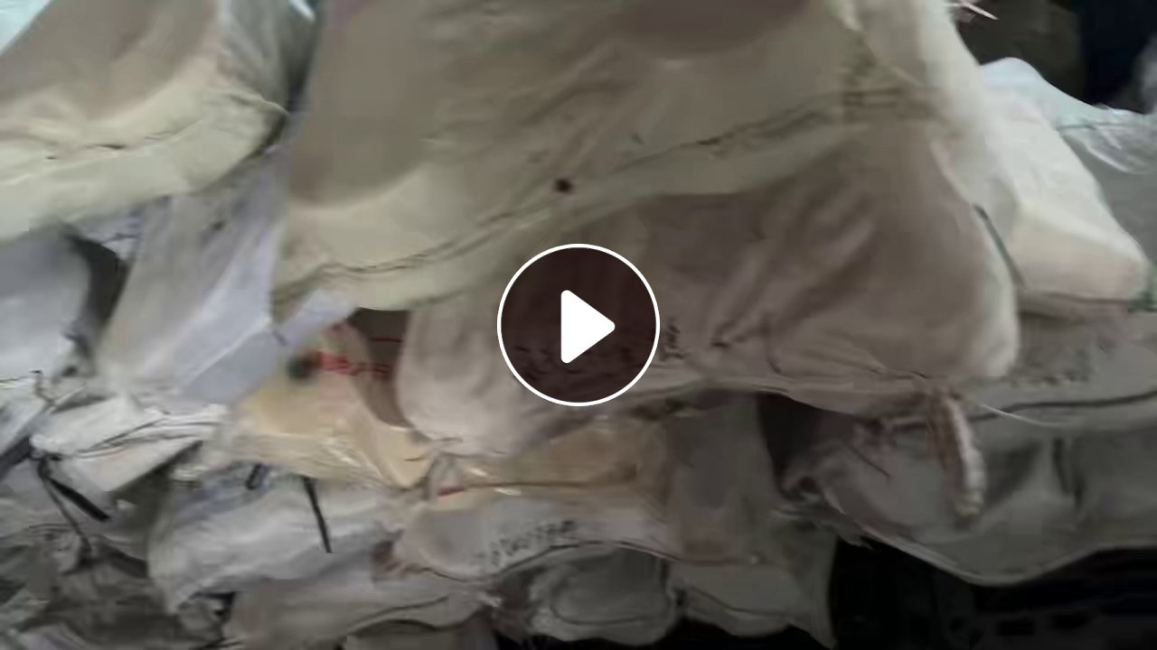 出售一批库存棉纱，涤棉，杂色，大多都是白色的，现货15吨，在山东烟台
