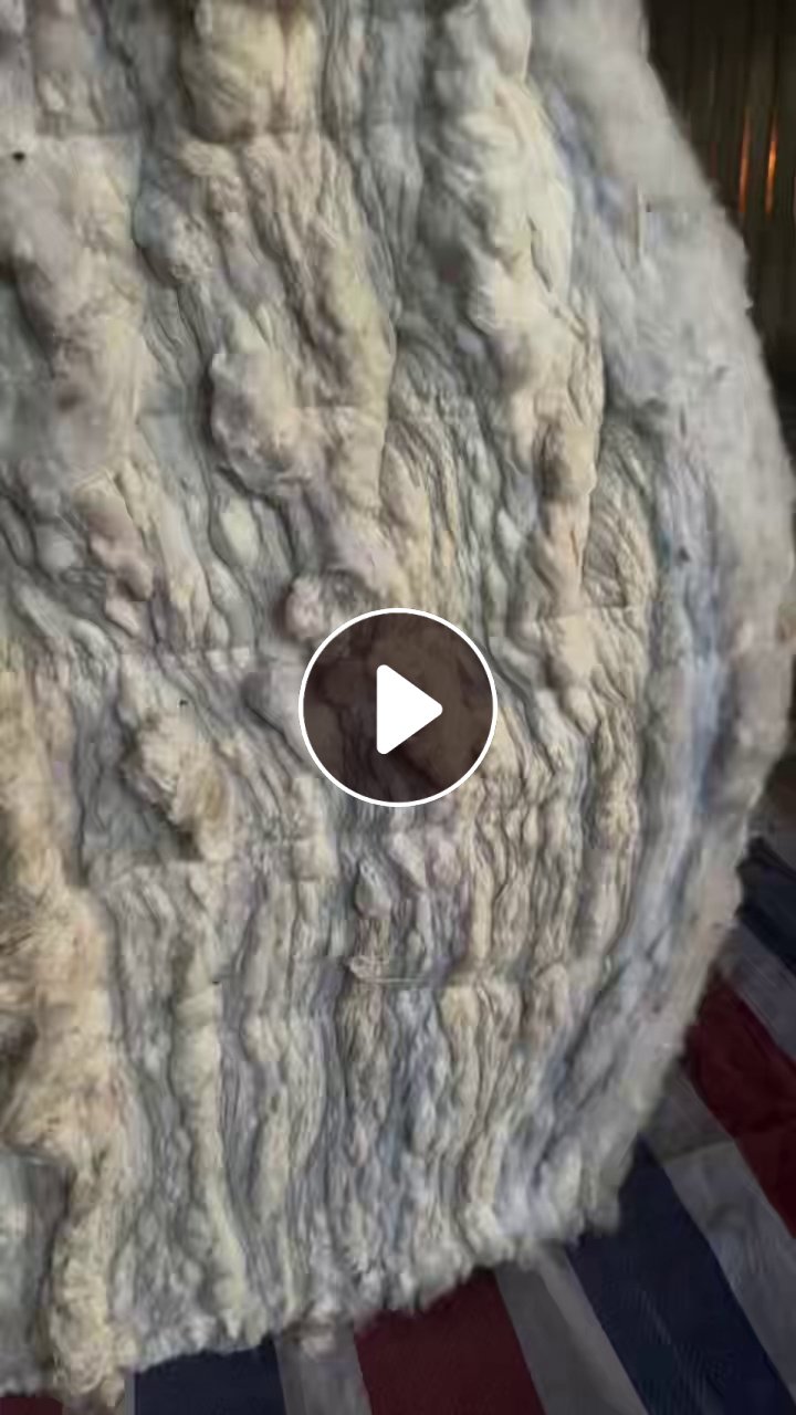 长期出售开松好的杂色丝棉，丝棉下脚料，现货有十来吨，货在安徽六安