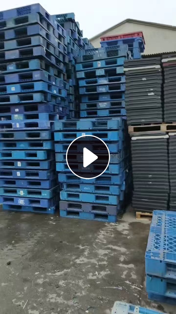 出售PP托盘毛料，有带铁的也有不带铁的，蓝色和黑色两种，有全新的，也有一级料和二级料，月供几十吨