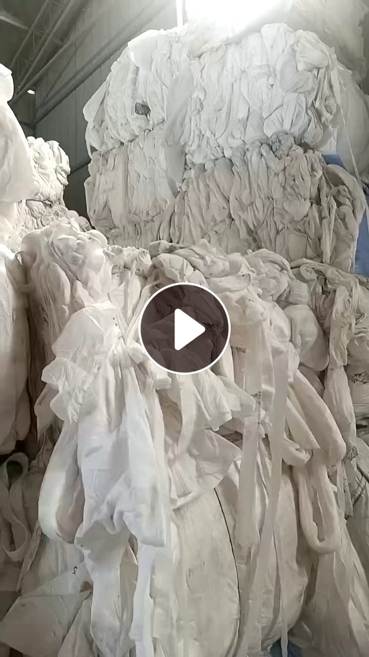长期出售针刺厂下来的腈纶含10%的丙纶无纺布，腈纶复合开花料，现货十六吨
